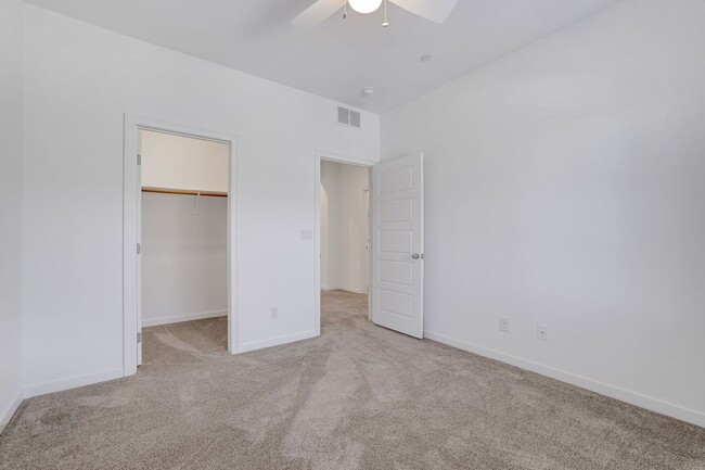 Building Photo - Stunning 3 Bedroom Condo in Summerlin!