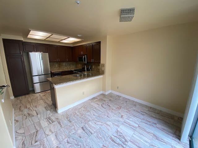 Kitchen - 439 Camille Cir