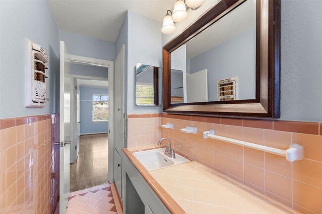 Building Photo - 6148 Indigo St