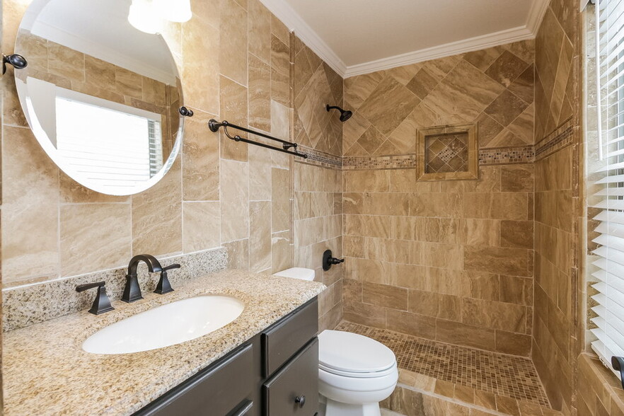 Building Photo - 2466 E Hazeltine Way