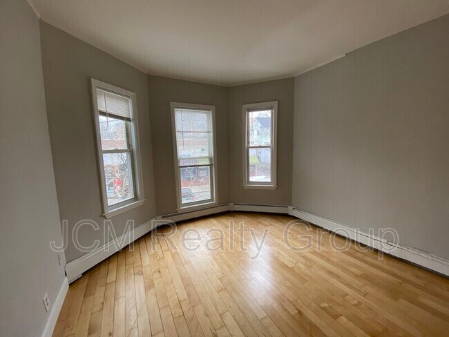 Building Photo - 139 Bowdoin St
