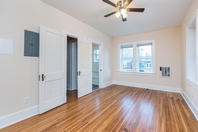 Building Photo - 265 Lyndhurst Pl