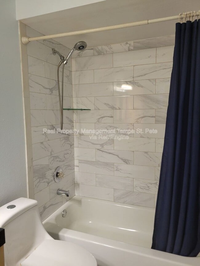 Building Photo - 11609 Shady Tree Pl