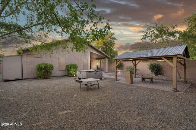 Building Photo - 42059 W Cheyenne Dr