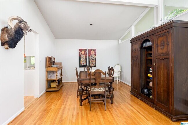 Building Photo - Mountain Brook 5 Bedroom, 3 Bath with Finished Lower Level