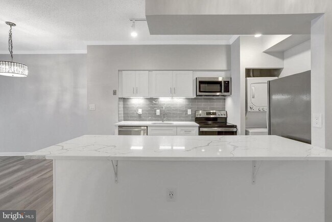 Building Photo - 1211 S Eads St