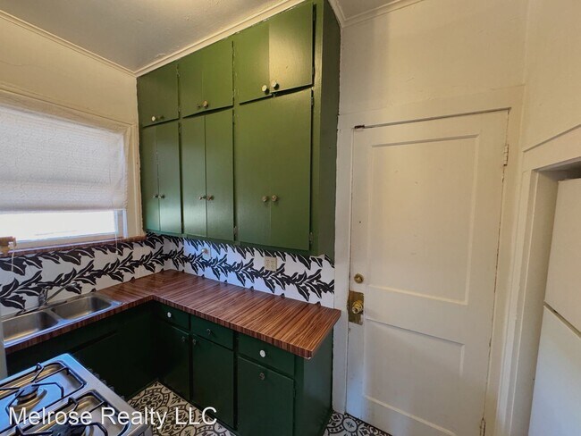 Building Photo - 1 br, 1 bath House - 137 1/2 NW 17th Street