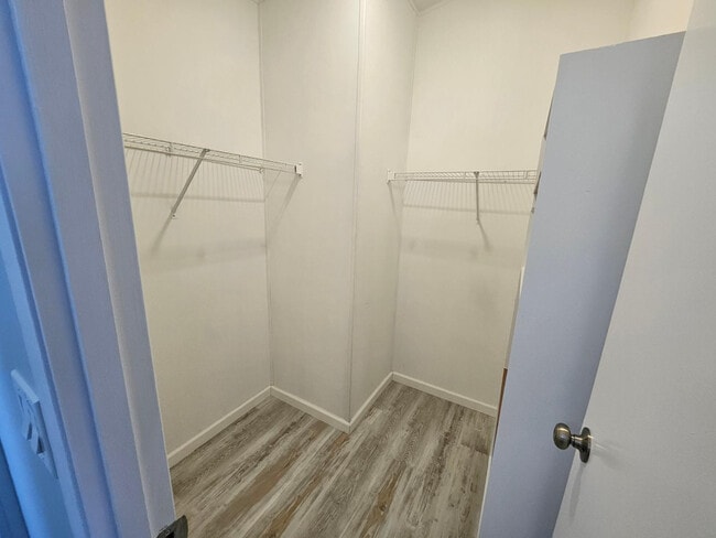 Building Photo - 725 S 97th Way