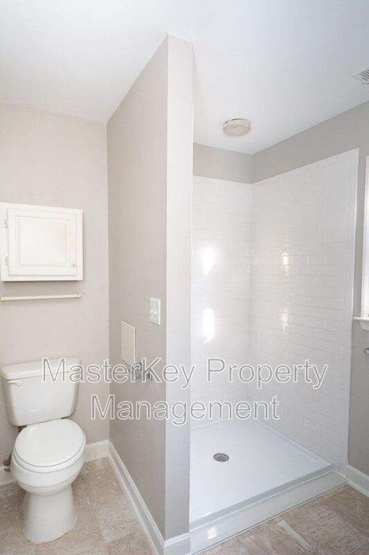 Building Photo - 1109 Balmoral Dr
