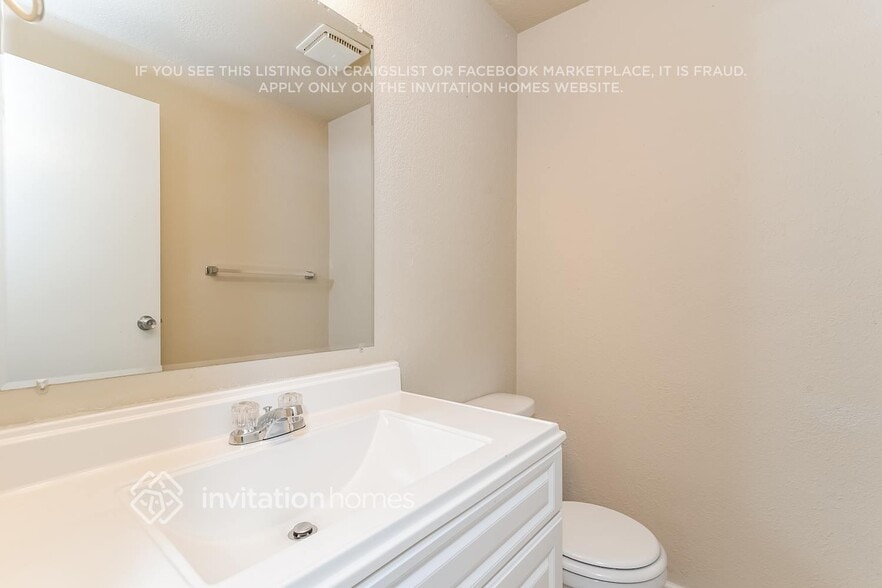 Building Photo - 34811 27th Ave SW