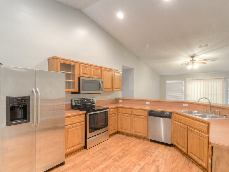 Building Photo - 313 Johns Glen Dr