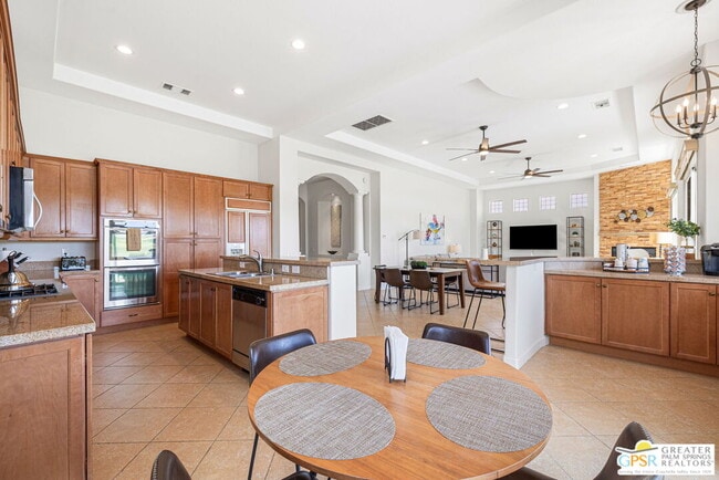 Building Photo - 88 Vía Las Flores