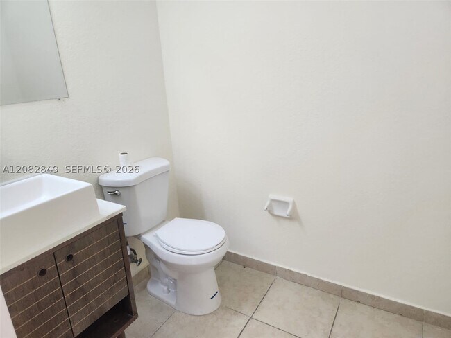 Building Photo - 1525 SE 31st Ct