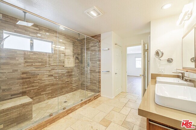 Building Photo - 25755 Hood Way