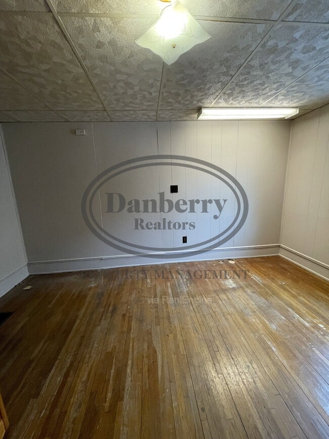 Building Photo - 606 South St