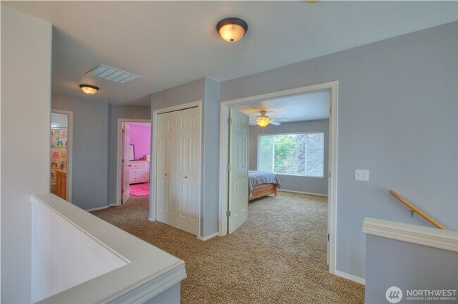 Building Photo - 3 Bedroom Maple Valley Home