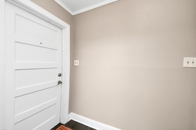 Building Photo - 2332 Sheridan St