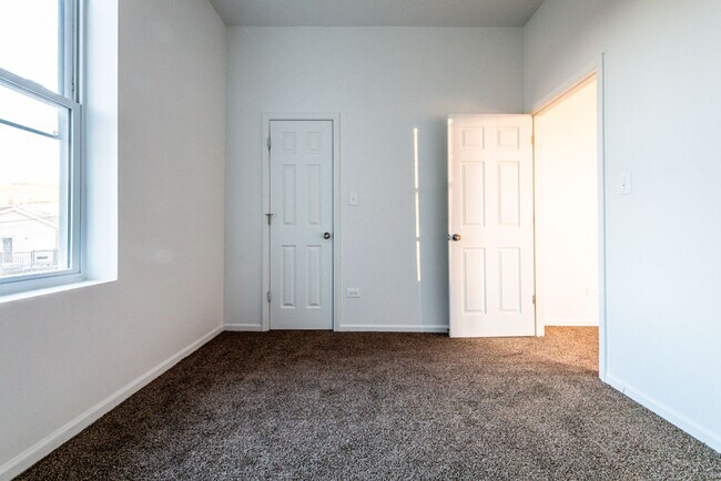 Building Photo - 1630-1632 S Sawyer Ave