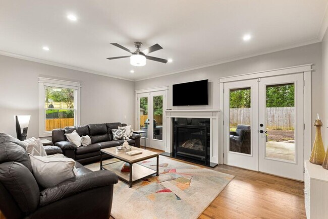 Building Photo - 782 Piedmont Way NE