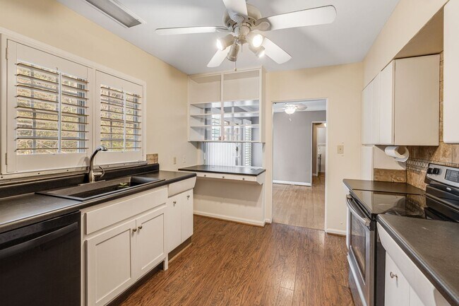 Building Photo - Bright & Inviting 2-Bedroom Home with Fenced-In Yard, Garage & Lawn Care Included