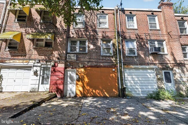 Building Photo - 243 W 22nd St