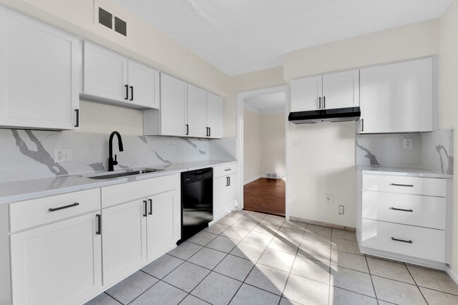 Building Photo - 22100 Revere St