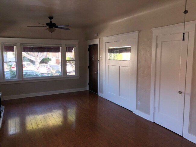 Building Photo - 1144 E Appleton St