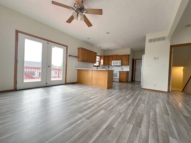 Building Photo - 8621 Lavender Cir