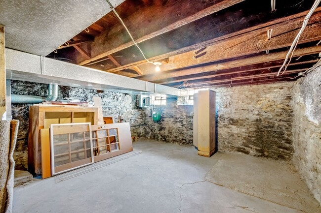 Building Photo - MOVE IN SPECIAL! $800 OFF 1ST MONTH'S RENT...