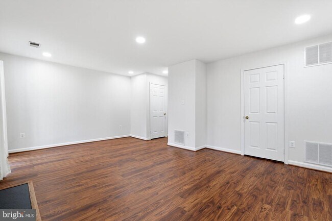 Building Photo - 9663 Franklin Woods Pl