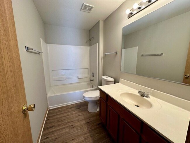 Building Photo - VERY NICE AND NEUTRAL, SECOND FLOOR CONDO, 2BEDROOMS & 2 FULL BATHS. ONE CAR GARAGE