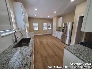 Building Photo - 1609 W Magnolia Ave