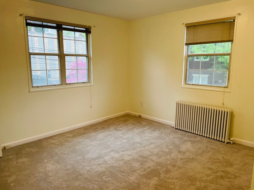 Room 1 - 1224 N Meade St