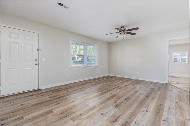 Building Photo - 110 Greenwood Cir