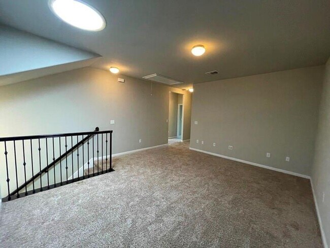 Building Photo - Fabulous 4-bedroom duplex in the heart of Lakeway!