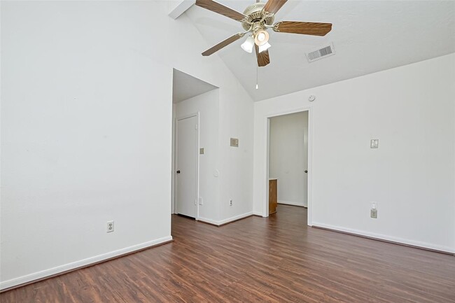 Building Photo - 10725 Boardwalk St