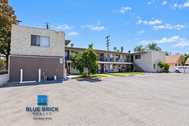 Building Photo - 14235 Vanowen St