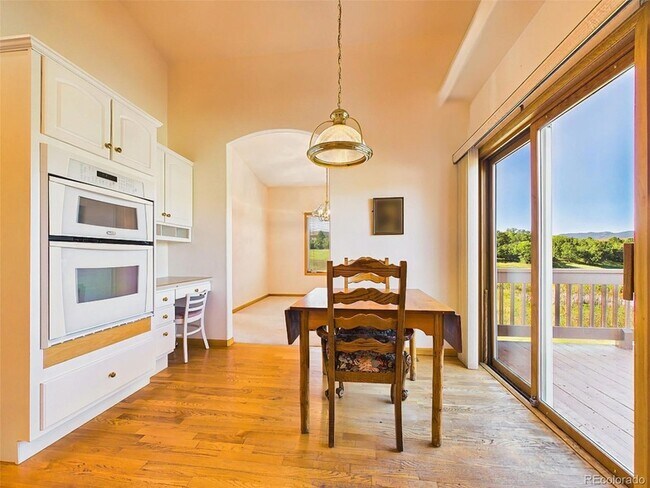 Building Photo - 1185 S Park Dr