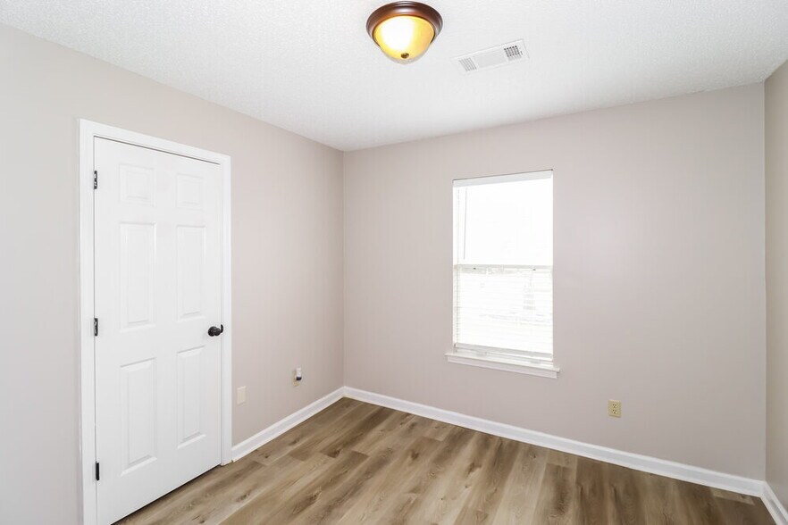Building Photo - 1244 Breezy Gate Dr
