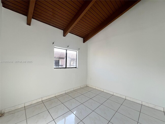 Building Photo - 1909 SW 107th Ave