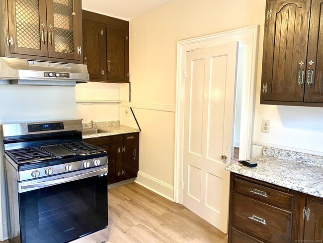 Building Photo - 369 Park St