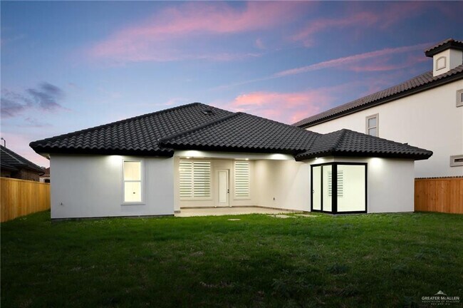 Building Photo - 4909 W Highland Ave