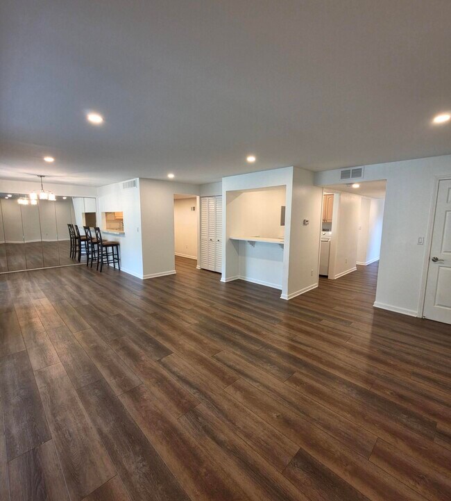 Building Photo - 18233 University Park Dr