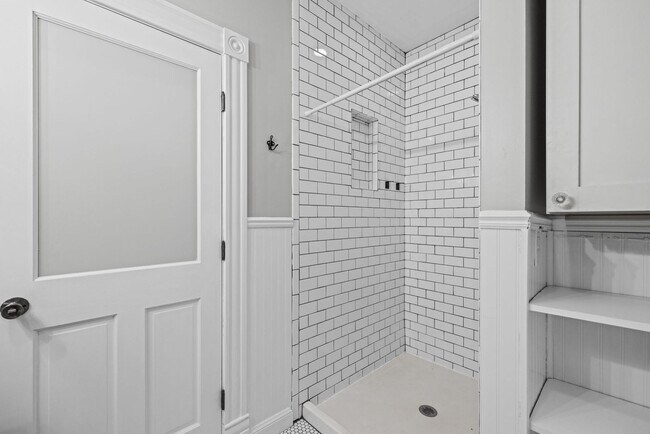 Building Photo - Charming 2 Bedroom Apartment in Benton Par...
