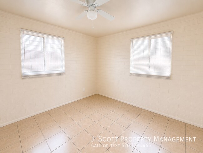 Building Photo - 5437 S 14th Way