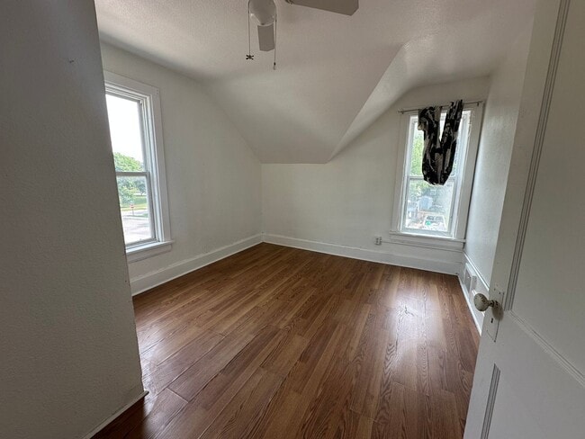 Building Photo - Cute 2 bedroom $800 per month