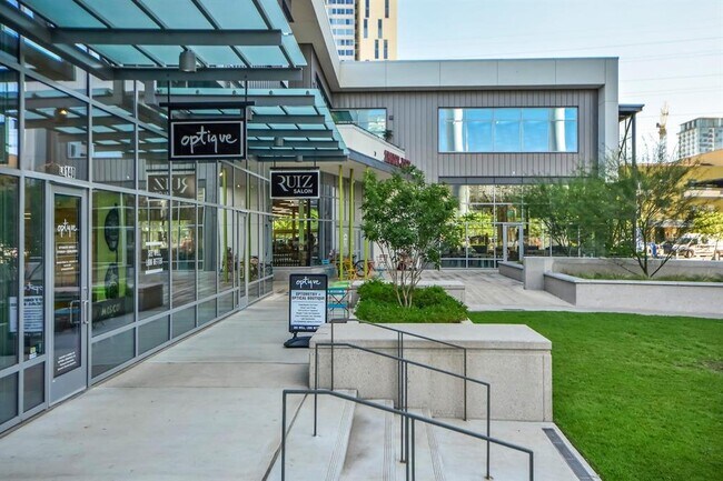 Building Photo - 222 West Ave