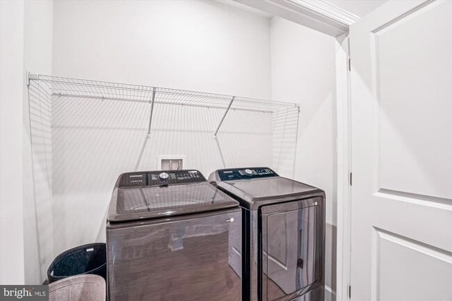 Building Photo - 6732 Belcrest Rd