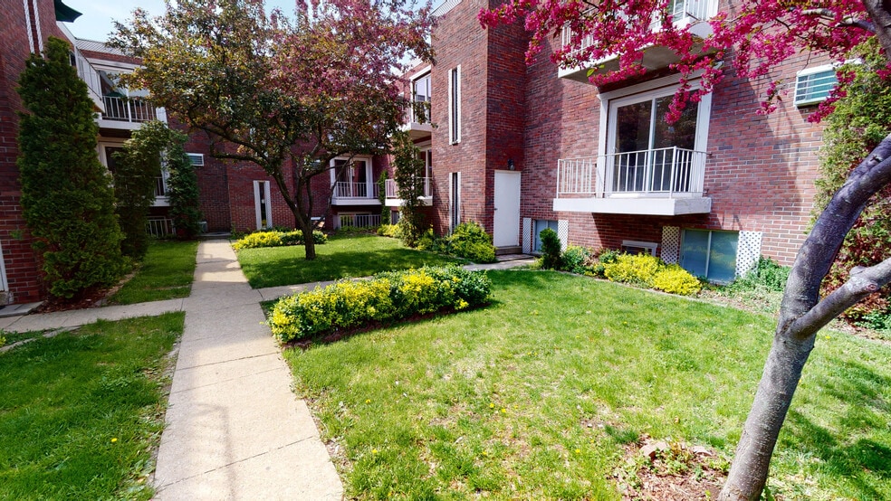 Building Photo - 115 W Lawrence Ave