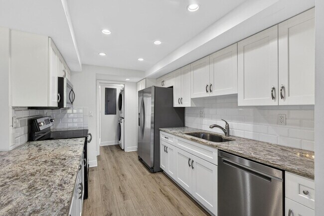 Building Photo - 259 Old Meadow Way